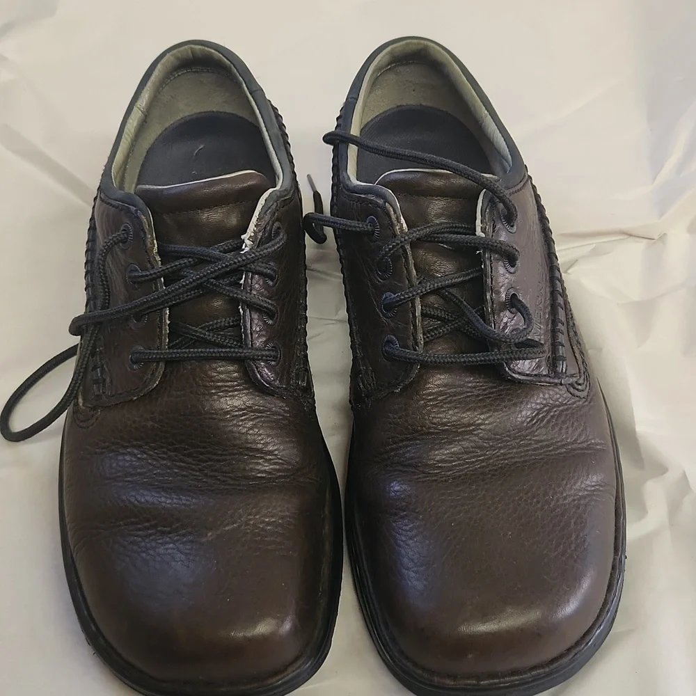 Merrell men's size 9 lace up brown EUC
